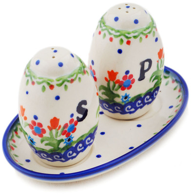Pattern D19 in the shape Salt and Pepper Set