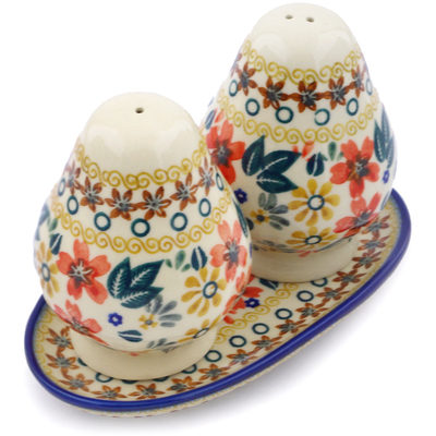 Pattern  in the shape Salt and Pepper Set