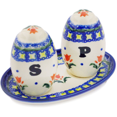 Pattern D7 in the shape Salt and Pepper Set